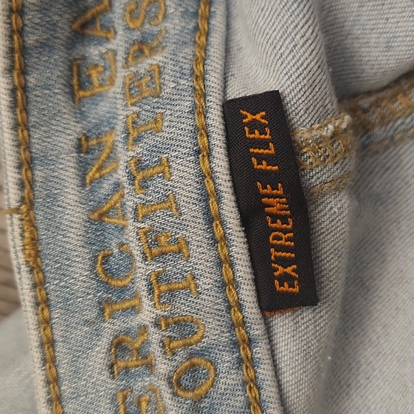 AMERICAN EAGLE OUTFITTERS Extreme Flex Light Blue Wash Distressed Skinny Jeans - Picture 11 of 14